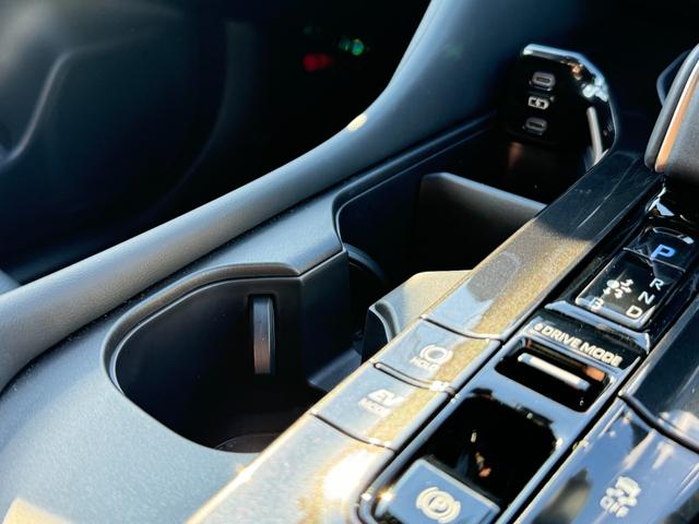 928