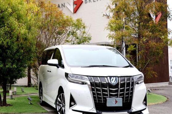 TOYOTA ALPHARD HYBRID EXECUTIVE LOUNGE