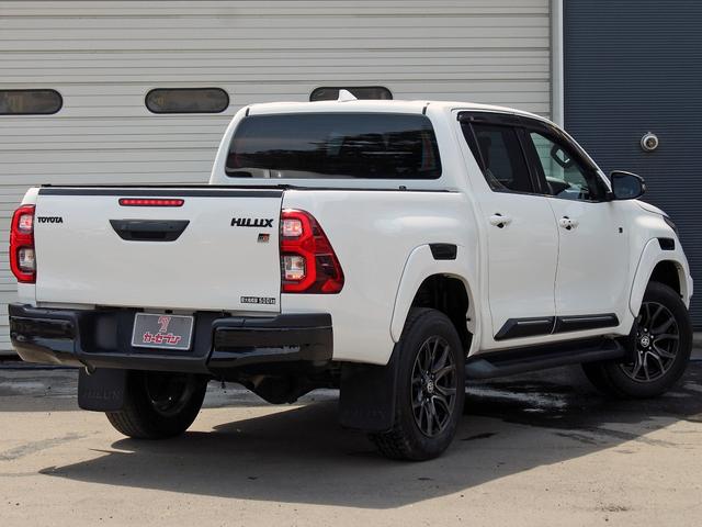 hilux white 09