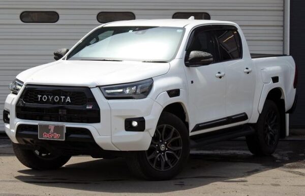 hilux white 10