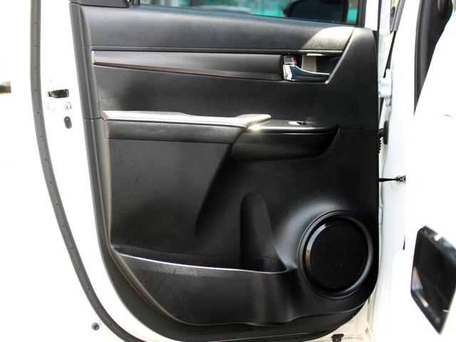 hilux white 25