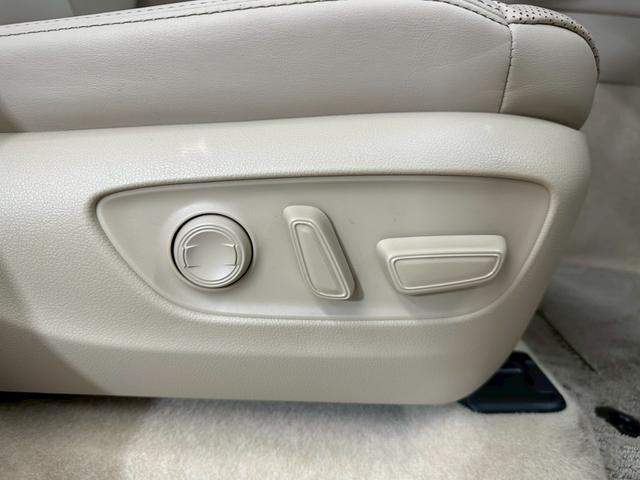 lc300 white 202328