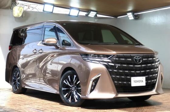 TOYOTA ALPHARD HYBRID EXECUTIVE LOUNGE